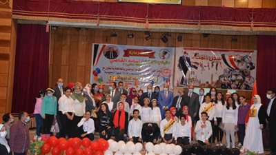 محافظ المنيا يكرم عددا من الطلاب من ذوي الهمم خلال الاحتفال بعيد الطفولة