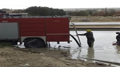 رجال الشرطة يواجهون تداعيات الأمطار وموجة الطقس السيئ