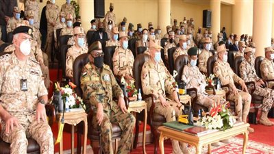 الفريق محمد فريد ورؤساء أركان القوات المسلحة للدول العربية يشهدون 