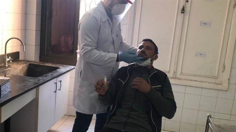 أخذ مسحة كورونا من