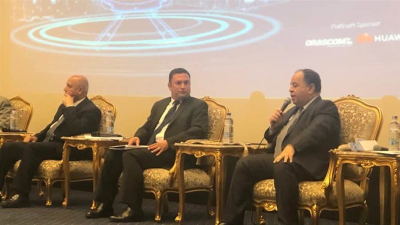 وزير المالية خلال