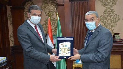 المنيا تبحث مع وفد البنك الزراعي تمويل المشروعات الصغيرة بالقرى 