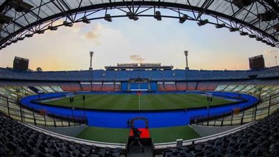 اللجنة الطبية تعقم ستاد القاهرة قبل نهائي القرن