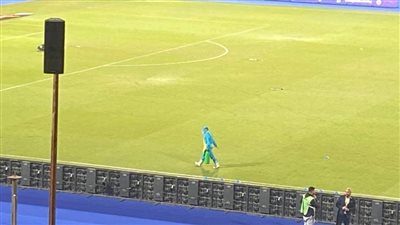 بالصور.. تعقيم أدوات التدريب والكرات قبل نهائي إفريقيا