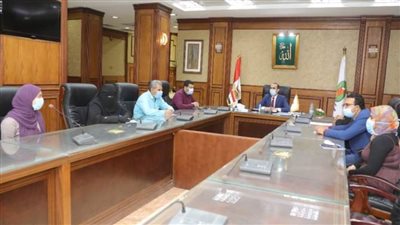 نائب محافظ سوهاج يبحث تطوير مكتبة الديوان العام وسبل نشر الأنشطة الثقافية