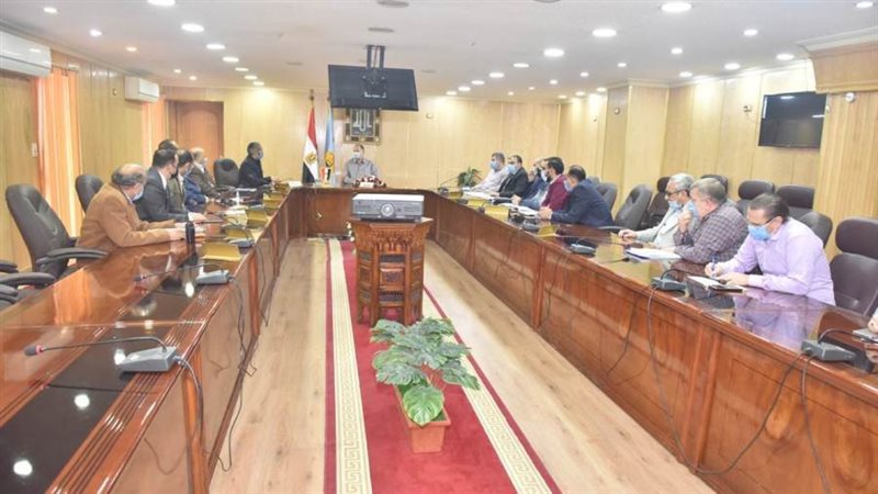 اجتماع محافظ بأسيوط