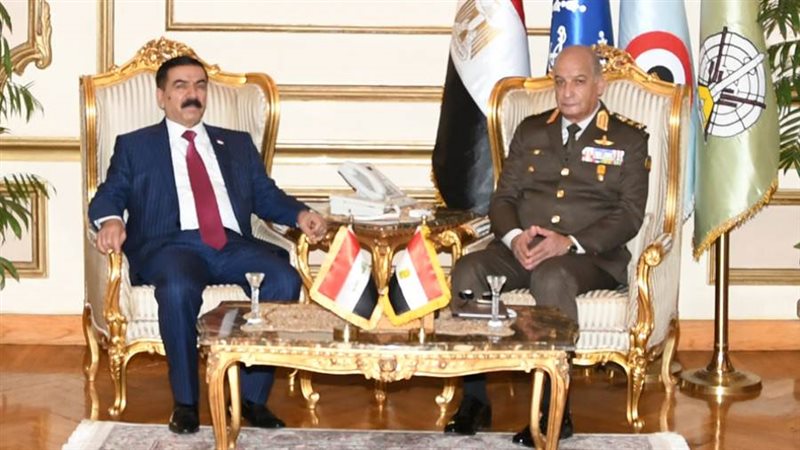 وزير الدفاع يلتقي
