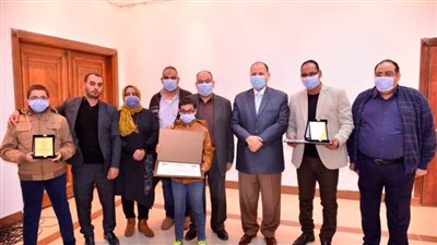 محافظ أسيوط يكرم الشاعر سيد عبد الرازق والشاعر محمود فرغلى لفوزهما بجائزتين دوليتين