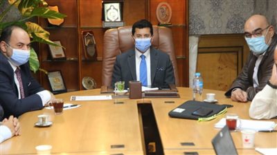 وزير الرياضة يلتقي اللجنة المنظمة لبطولة العالم لليد