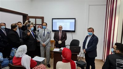 رئيس جامعة دمنهور يفتتح الدورة التدريبية للتعلم المدمج و الإلكترونى 