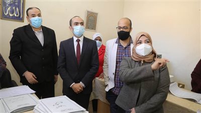 نائب محافظ سوهاج يتفقد سير العمل بخدمة المواطنين بمديرية الصحة 