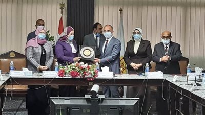 وزيرة التضامن ورئيس جامعة الزقازيق يكرمان طلاب وطالبات ذوي الهمم