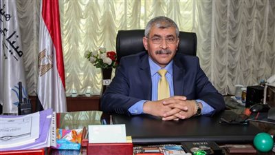 نشاط في حركة السفن والشاحنات والبضائع بميناء الإسكندرية