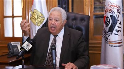 نقيب المحامين يحيل ملف العاملين بالخارج إلى 