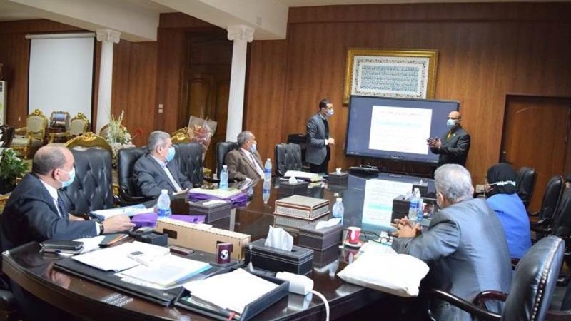 منصور حسن خلال الاجتماع