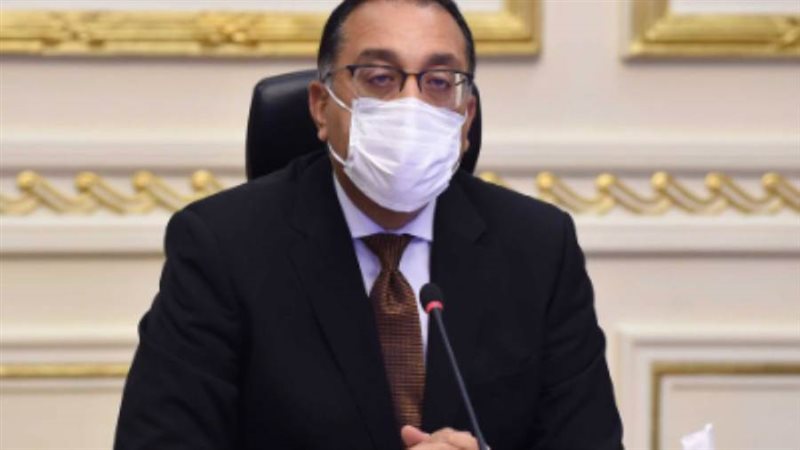 رئيس الوزراء يستعرض