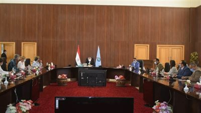 في لقاء مع المحافظ.. وفد إعلامي صربي يشيد بإجراءات كورونا في البحر الأحمر 