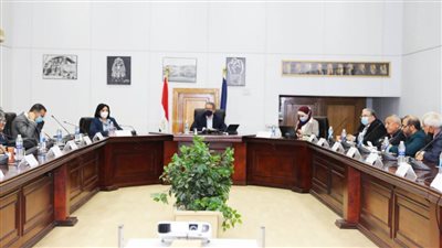 وزير السياحة يناقش تنشيط الحركة السياحية مع رؤساء الغرف والمستثمرين