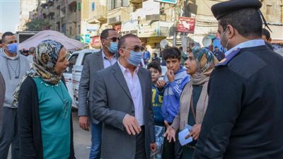 محافظ الإسكندرية ينتقل لموقع العقار المنهار بـ