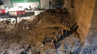 انتشال الجثة الثانية أسفل عقار محرم بك