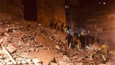 انتشال 5 ضحايا من أسفل عقار محرم بك