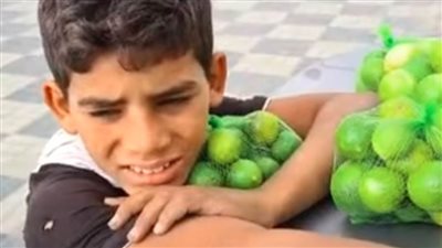 تعرّف على التفاصيل الكاملة في حياة طفل الليمون وحقيقة وفاة والديه