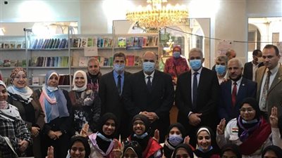 إقبال جماهيري على معرض الكتاب في جامعة الأزهر بنات 