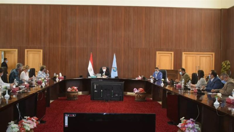 اثناء اللقاء