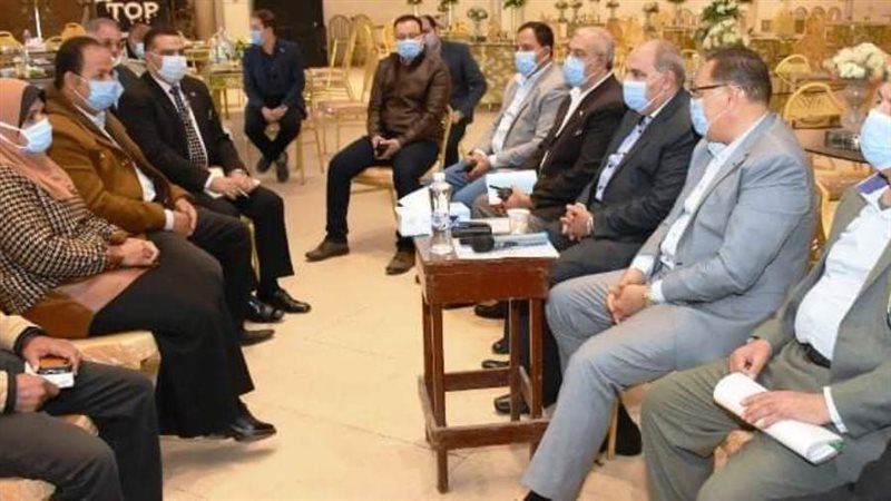 محافظ الشرقية مع