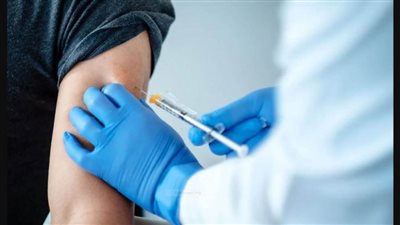 خبير اللقاحات يكشف الآثار الجانبية للقاحي التطعيم ضد فيروس كورونا 