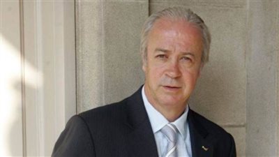 رئيس نادي برشلونة يكشف سبب التفكير في بيع 