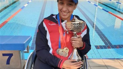 بطلة السباحة البارالمبية: بدأتها كعلاج مائي حتى حصلت على أول ميدالية عالمية (فيديو)