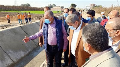 وزير الري يتفقد أعمال تبطين ترعة السرو بأجا