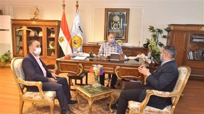 محافظ أسيوط يعلن دعمه الكامل لربط خدمات المراكز التكنولوجية بالمحافظة