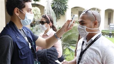 الصحة: فريق المتطوعين يتابع تطبيق الإجراءات الوقائية بمهرجان القاهرة السينمائي