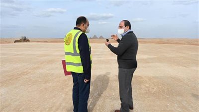 الرئيس السيسي يتفقد مشروعات الشبكة القومية للطرق
