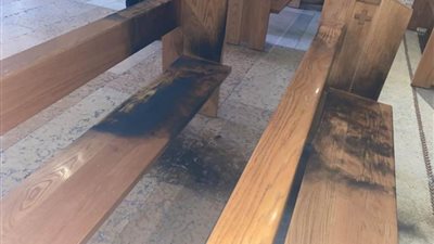 مستوطن يعتدي على كنيسة في القدس ويحاول إضرام النار فيها