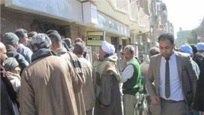 الحكومة: 2.26 مليون عامل يبدأون صرف المنحة الرئاسية للعمالة غير المنتظمة