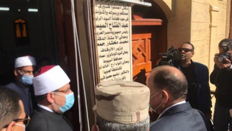 وزير الأوقاف ومحافظ