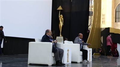 حفاوة واستقبال جماهيري كبير بندوة الكاتب وحيد حامد بالقاهرة السينمائي 