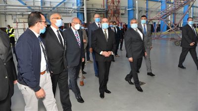 وزير الطيران المدنى يتفقد أجهزة ومعدات مواجهة السيول والأمطار بمطار القاهرة