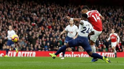 توتنهام يهزم آرسنال ويستعيد صدارة ترتيب الدوري الإنجليزي