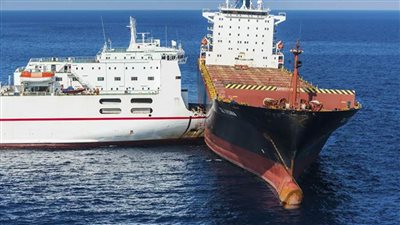 تصادم سفينتي بضائع في ميناء الملك عبد العزيز بالدمام