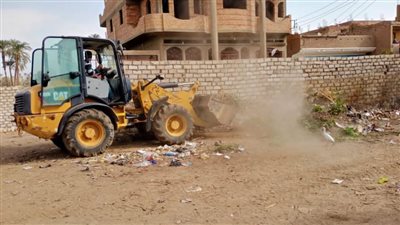 محافظ أسيوط: حملات نظافة وإزالة اللافتات المخالفة وتركيب كشافات إنارة بشوارع الغنايم والبداري
