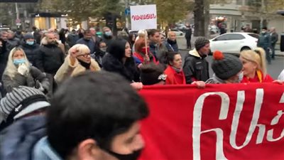 أرمينيا.. المحتجون يمهلون باشينيان حتى الثلاثاء للرحيل