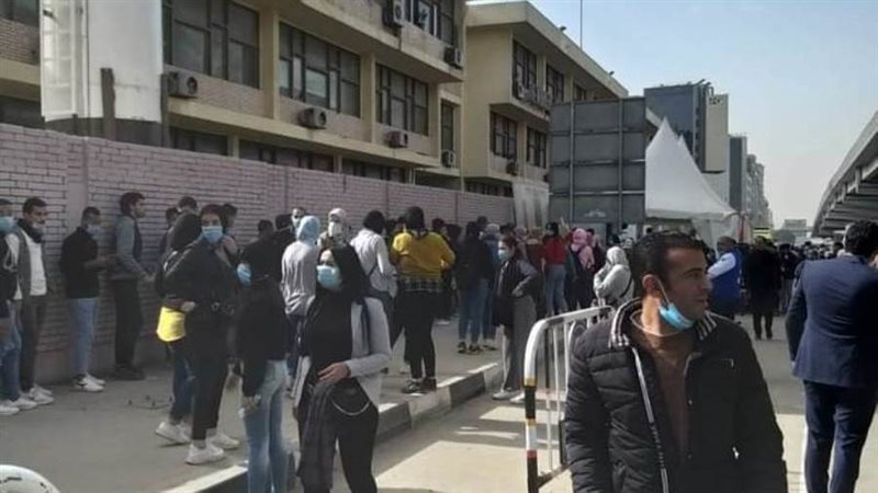 الناخون امام لجنة