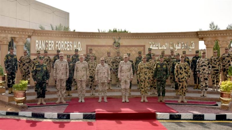 وزير الدفاع يلتقى