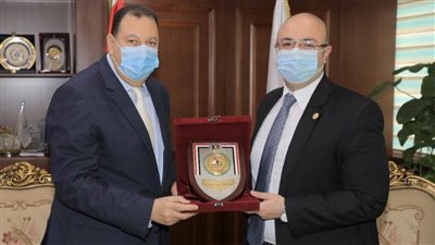 تكريم سكرتير محافظة بني سويف لبلوغه سن التقاعد  