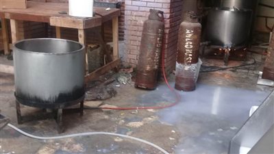 ضبط مصنع لتصنيع منتجات الألبان بدون ترخيص بالعجمي