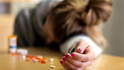 ربة منزل تتخلص من حياتها بالسم.. لهذا السبب 